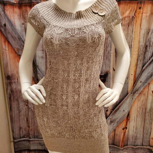 Dress - Picture 1 of 3